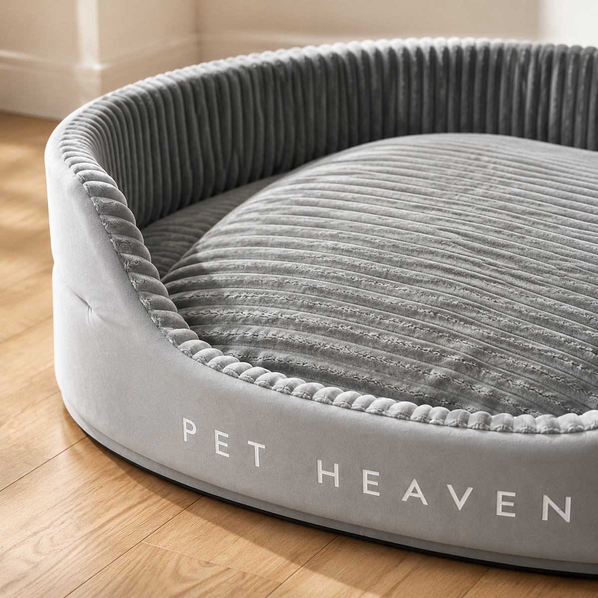 Détail du rebord surélevé en velours côtelé du panier ovale pour chien